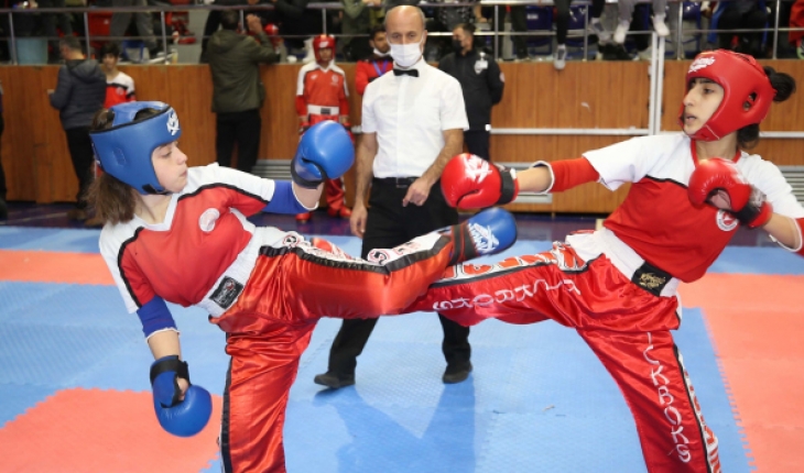 Türkiye Kick Boks Turnuvası’nda yarı final maçları başladı