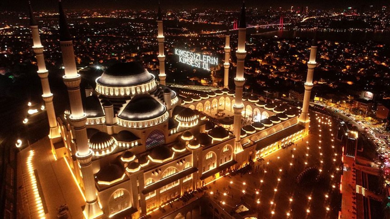 KADİR GECESİ NE ZAMAN? Ayın kaçında idrak edilecek? Hangi güne denk geliyor?